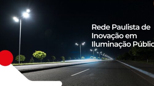 Rua escura iluminada com postes de led. Há uma escrita sobre a "Rede Paulista de Inovação em Iluminação Pública" em destaque